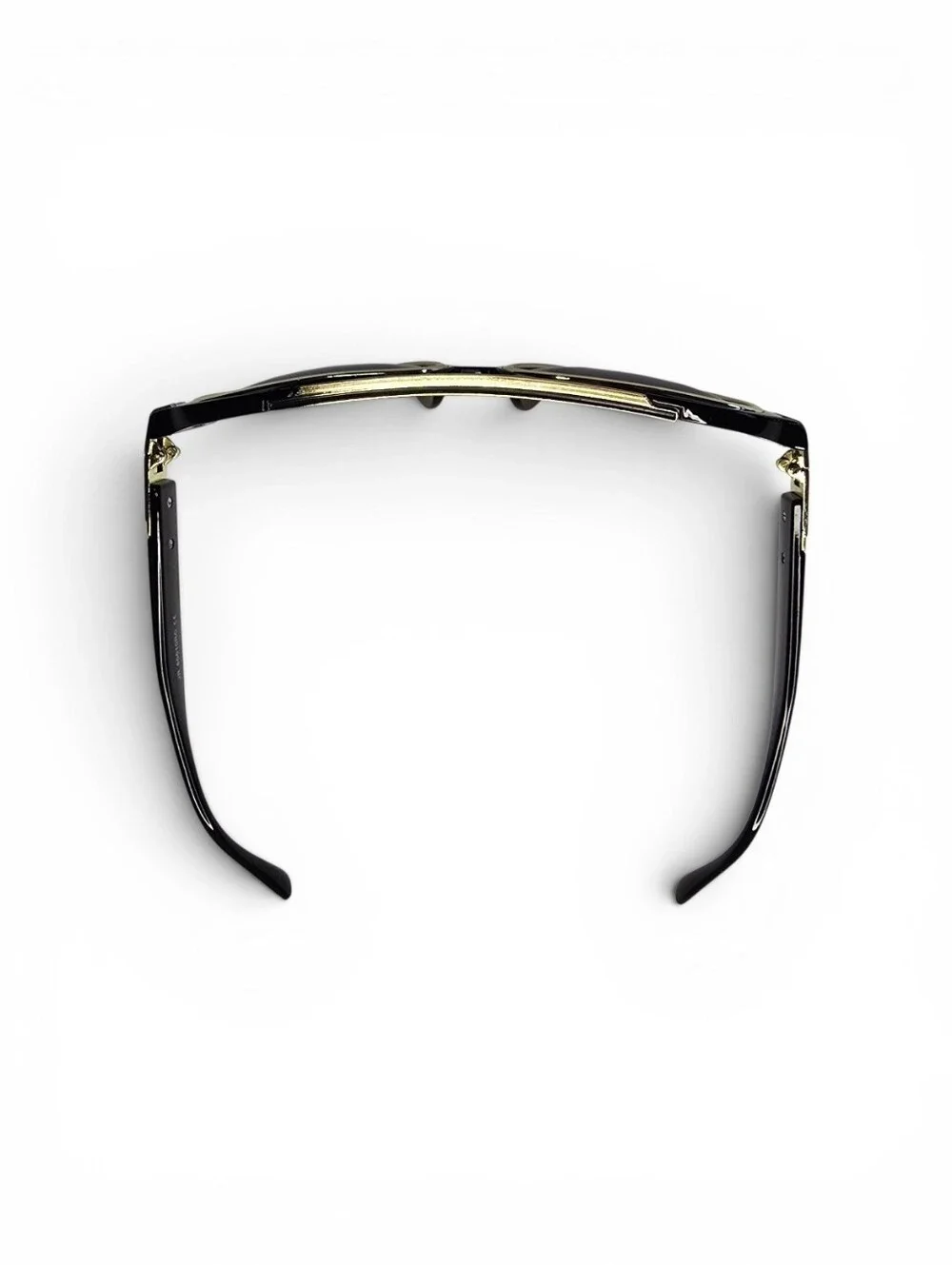 Black Aviator-Style Sunglasses with Gradient Gray Lenses